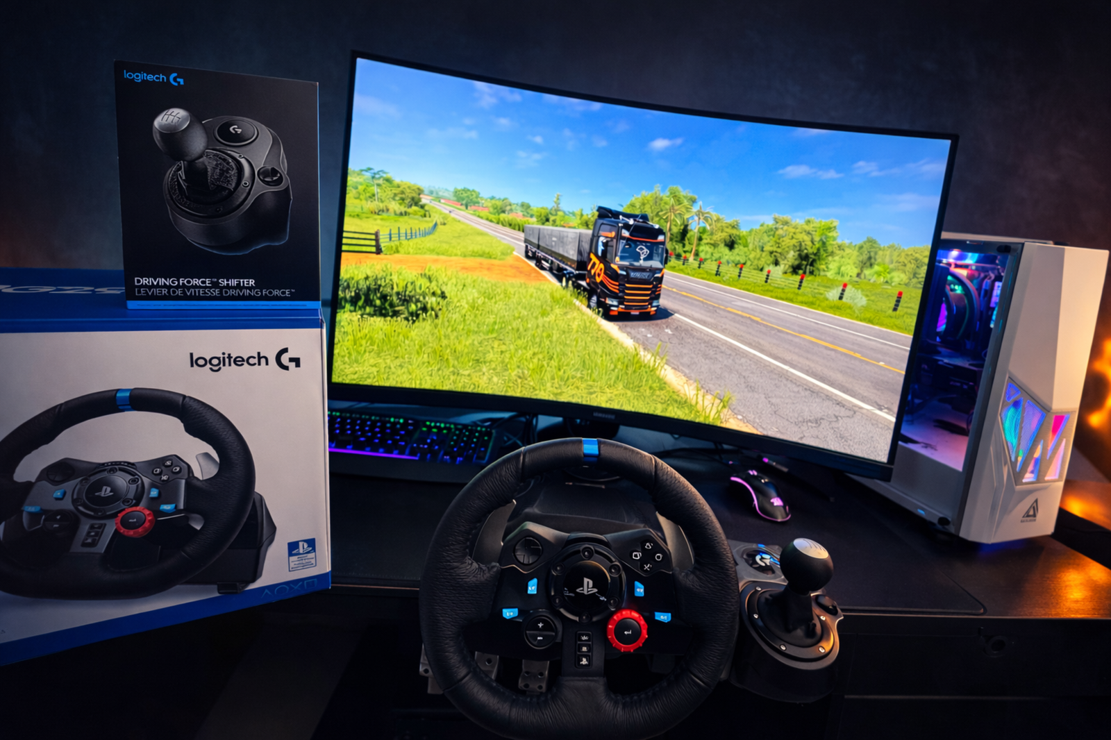 Foto real do setup (ilustrativa): volante e câmbio Logitech com ETS2 no monitor